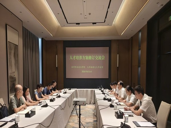 在人才培养方面